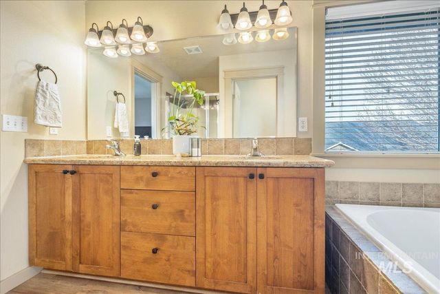 1524 W Loretta St, Meridian, ID 83646