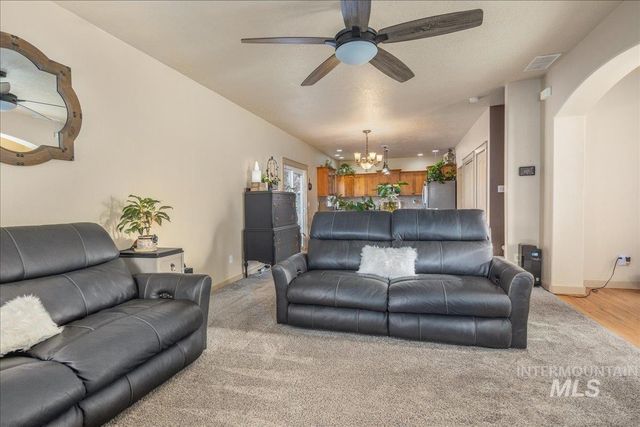 1524 W Loretta St, Meridian, ID 83646