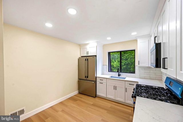 2332 OLD STONE MILL DR, Cranbury, NJ 08512