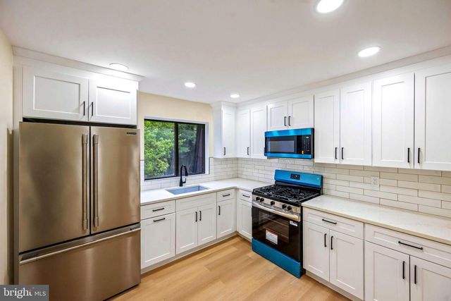 2332 OLD STONE MILL DR, Cranbury, NJ 08512