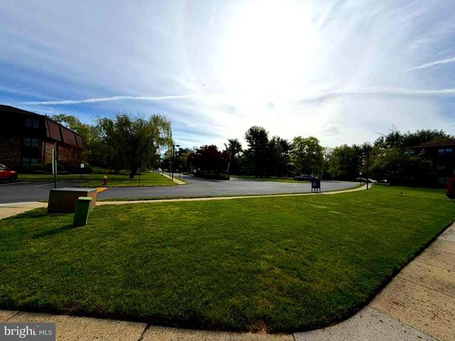 2332 OLD STONE MILL DR, Cranbury, NJ 08512