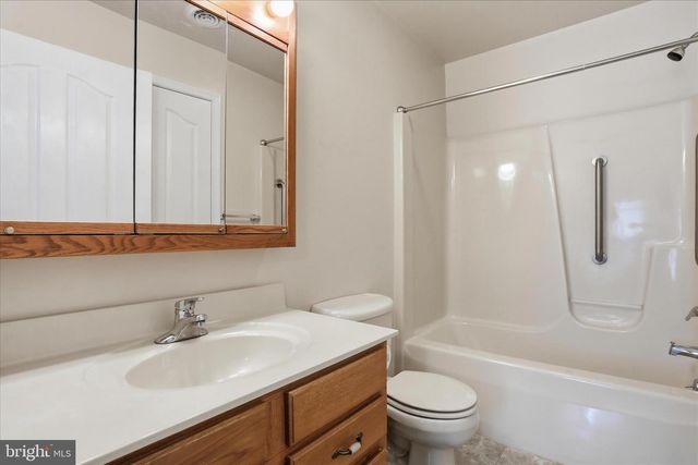 1240 GRAND LEGACY DR, Hagerstown, MD 21740