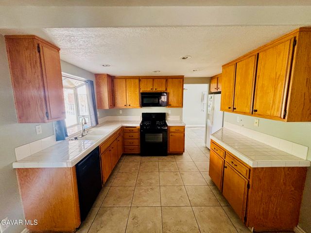 42520 W 57th Street, Lancaster, CA 93536