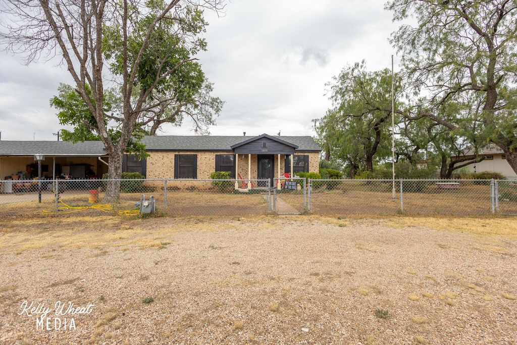 Image 1 of property listing at 1005 E 20th Street, San Angelo, TX 76903