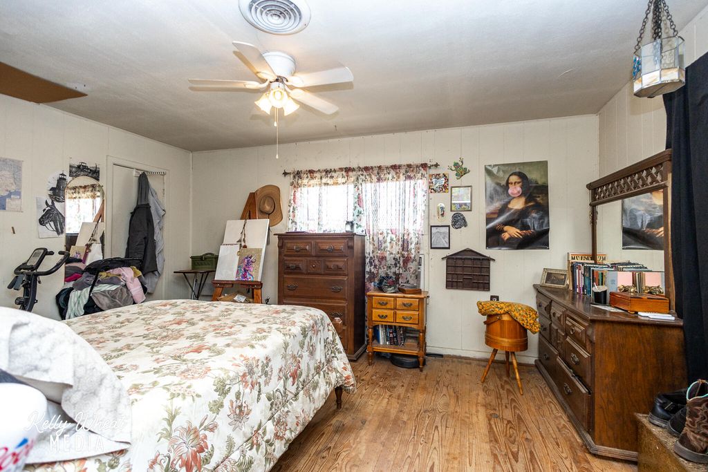 Image 11 of property listing at 1005 E 20th Street, San Angelo, TX 76903
