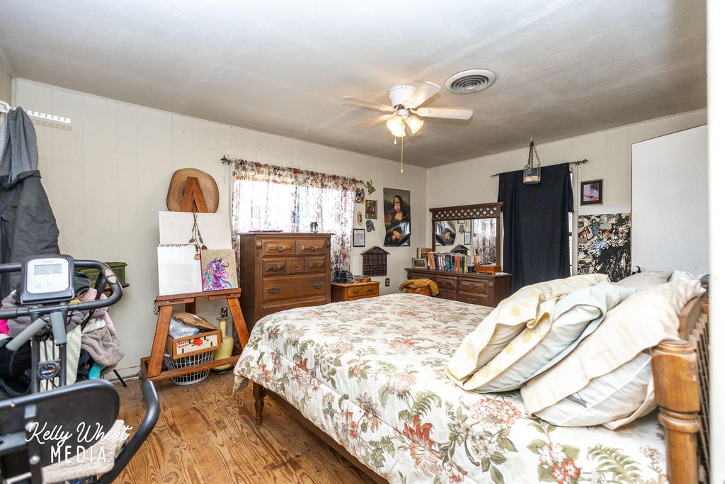 Image 12 of property listing at 1005 E 20th Street, San Angelo, TX 76903