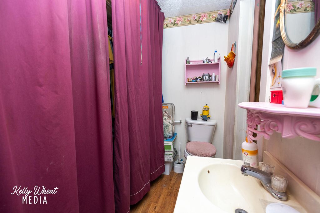 Image 13 of property listing at 1005 E 20th Street, San Angelo, TX 76903