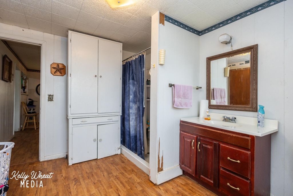 Image 16 of property listing at 1005 E 20th Street, San Angelo, TX 76903