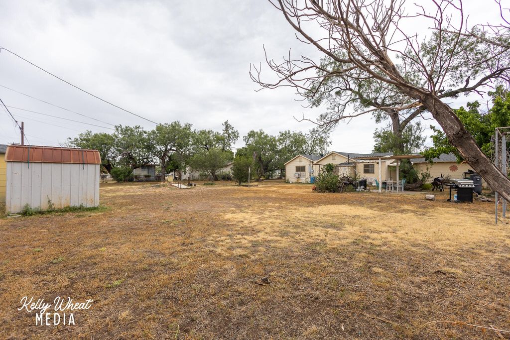 Image 18 of property listing at 1005 E 20th Street, San Angelo, TX 76903