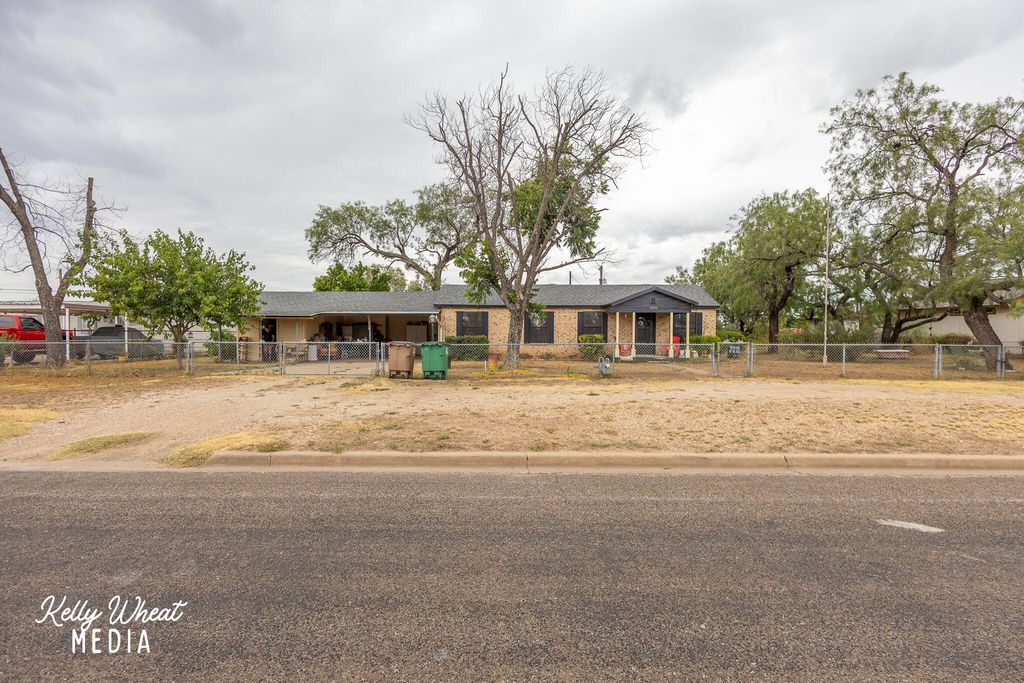 Image 2 of property listing at 1005 E 20th Street, San Angelo, TX 76903