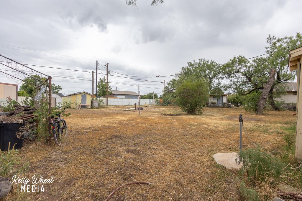 Image 20 of property listing at 1005 E 20th Street, San Angelo, TX 76903