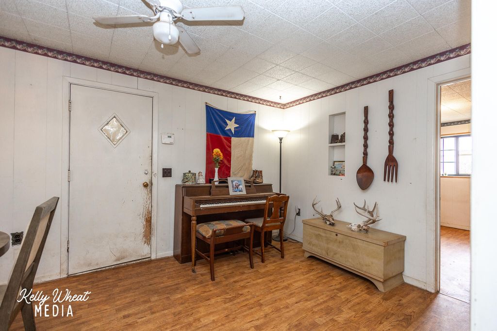 Image 4 of property listing at 1005 E 20th Street, San Angelo, TX 76903