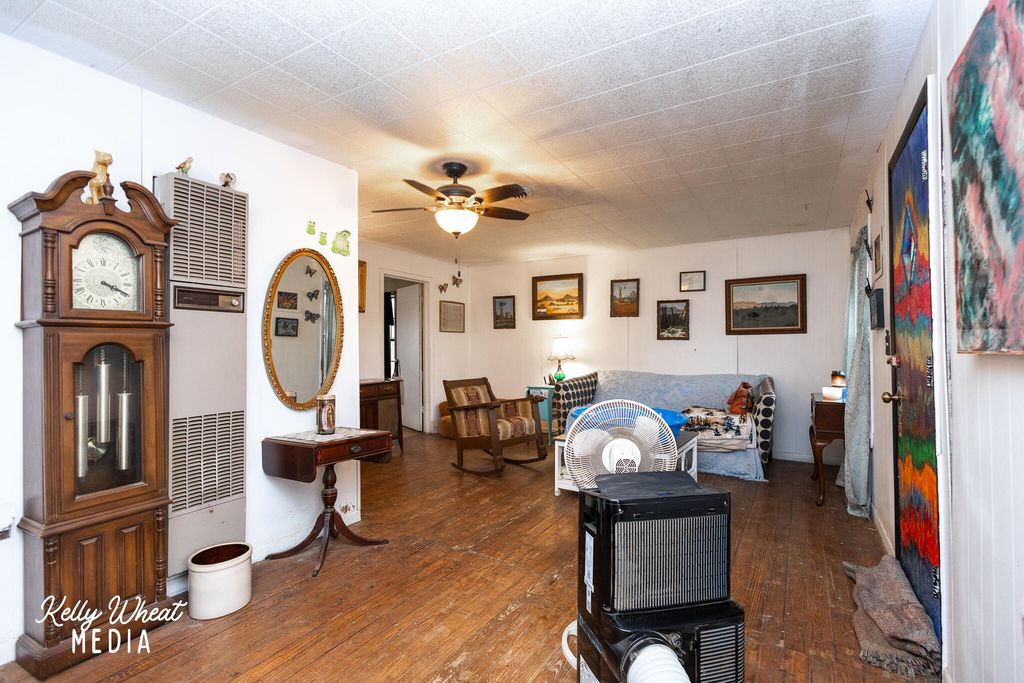 Image 9 of property listing at 1005 E 20th Street, San Angelo, TX 76903
