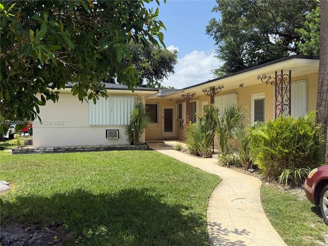 1570 NE 130th St, North Miami, FL 33161