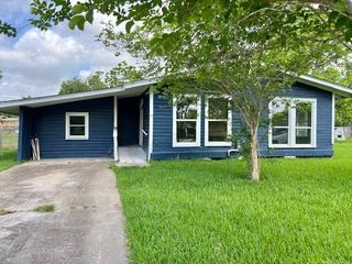 55 Blue Bonnet Court, Lake Jackson, TX 77566