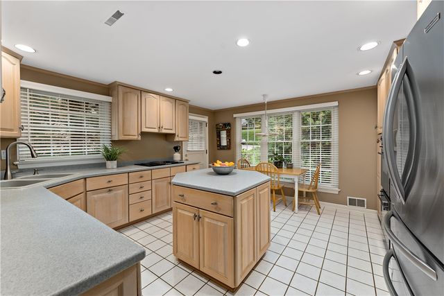 2650 QUAIL HILL DR, Upper St Clair, PA 15241