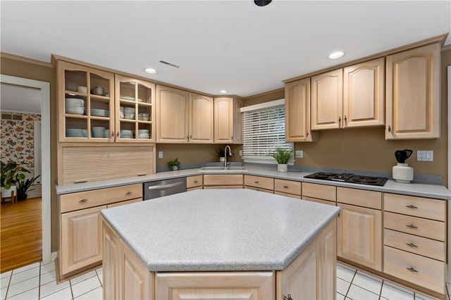 2650 QUAIL HILL DR, Upper St Clair, PA 15241