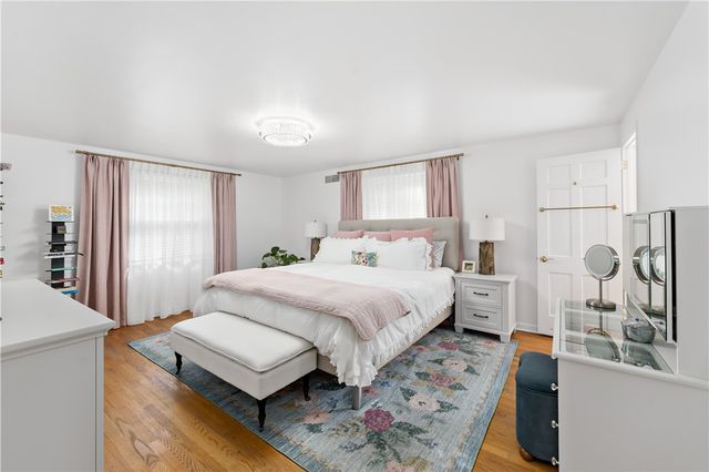 2650 QUAIL HILL DR, Upper St Clair, PA 15241