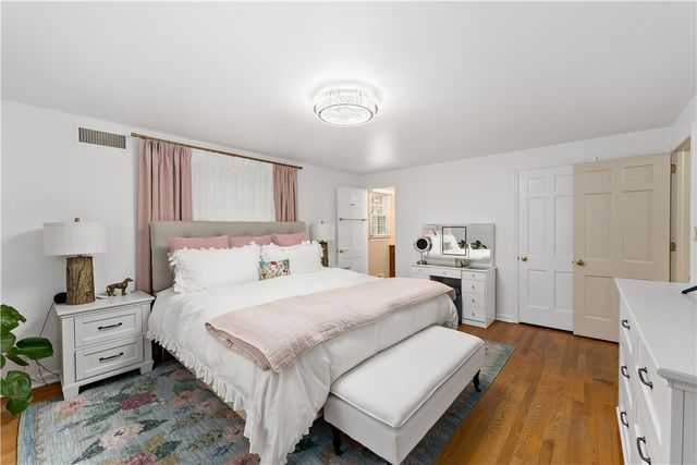 2650 QUAIL HILL DR, Upper St Clair, PA 15241