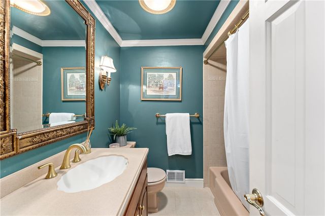 2650 QUAIL HILL DR, Upper St Clair, PA 15241