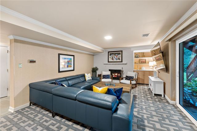 2650 QUAIL HILL DR, Upper St Clair, PA 15241