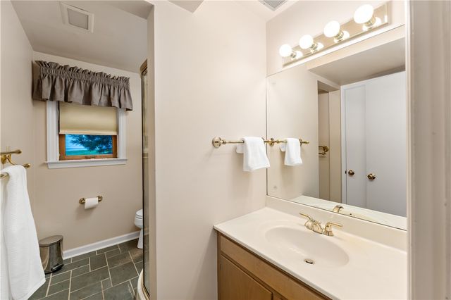 2650 QUAIL HILL DR, Upper St Clair, PA 15241