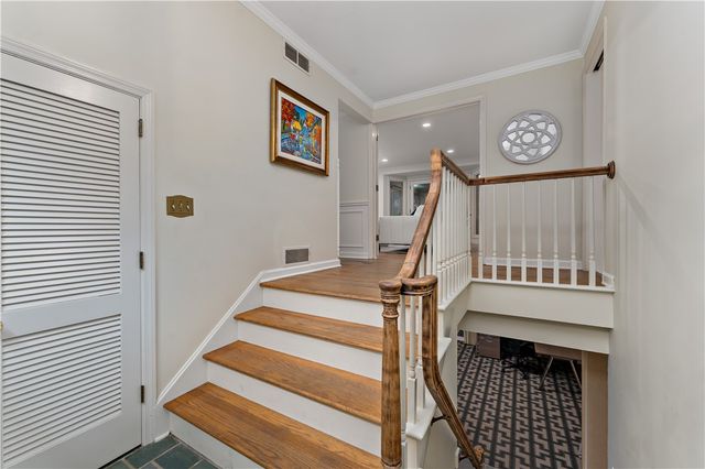 2650 QUAIL HILL DR, Upper St Clair, PA 15241