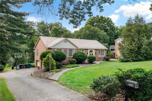 2650 QUAIL HILL DR, Upper St Clair, PA 15241