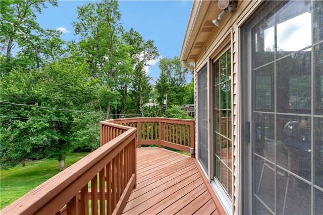 2650 QUAIL HILL DR, Upper St Clair, PA 15241