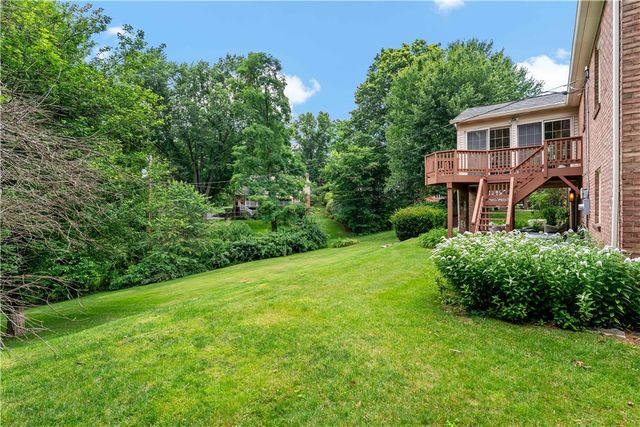 2650 QUAIL HILL DR, Upper St Clair, PA 15241