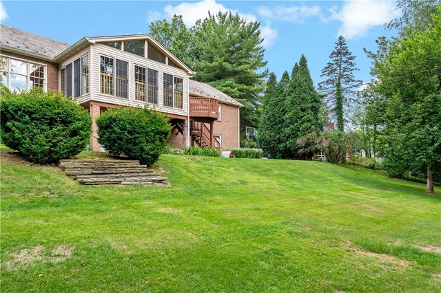 2650 QUAIL HILL DR, Upper St Clair, PA 15241