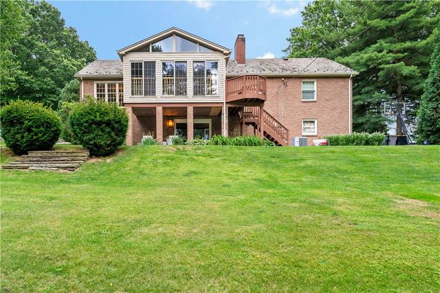 2650 QUAIL HILL DR, Upper St Clair, PA 15241