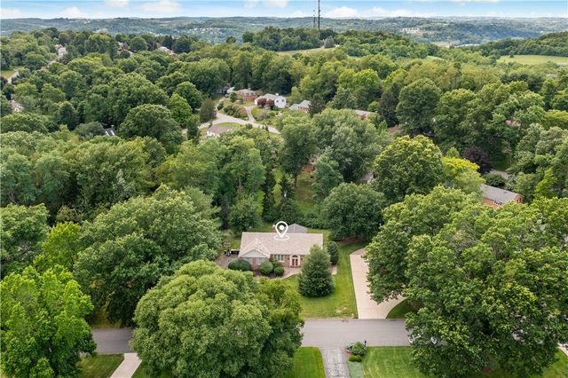 2650 QUAIL HILL DR, Upper St Clair, PA 15241