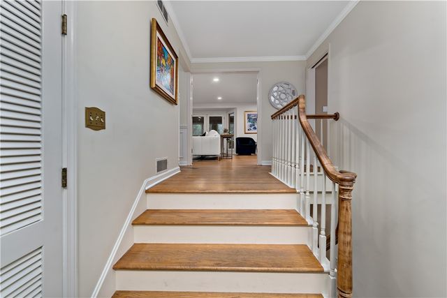 2650 QUAIL HILL DR, Upper St Clair, PA 15241