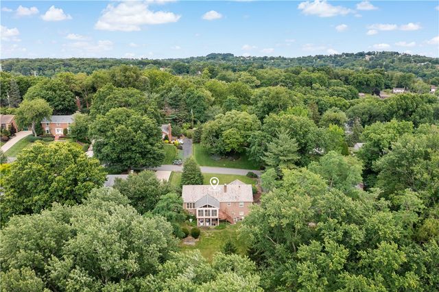 2650 QUAIL HILL DR, Upper St Clair, PA 15241