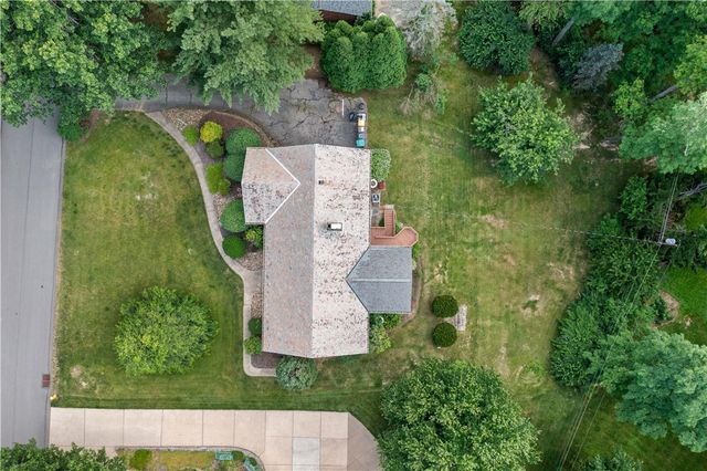 2650 QUAIL HILL DR, Upper St Clair, PA 15241