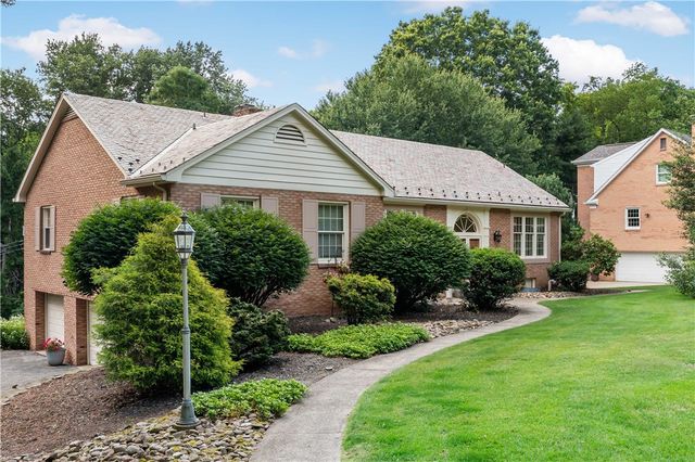 2650 QUAIL HILL DR, Upper St Clair, PA 15241