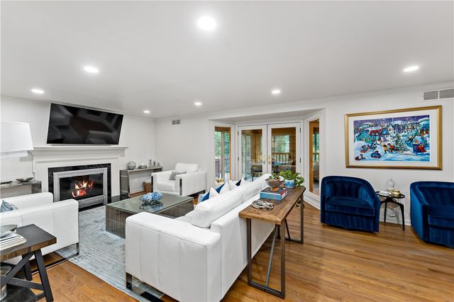2650 QUAIL HILL DR, Upper St Clair, PA 15241