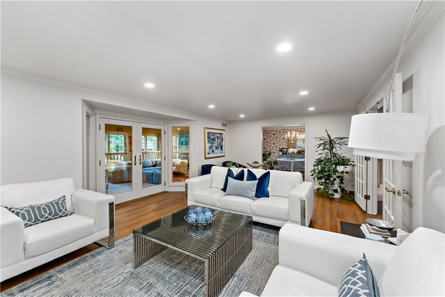 2650 QUAIL HILL DR, Upper St Clair, PA 15241