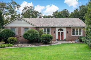 2650 QUAIL HILL DR, Upper St Clair, PA 15241