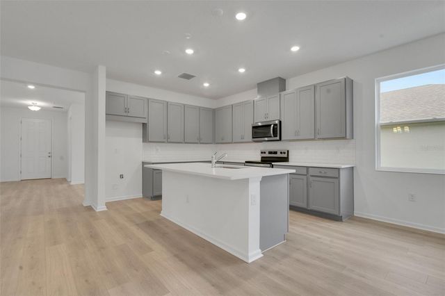 2878 SUPERMARINE ROAD, Tavares, FL 32778