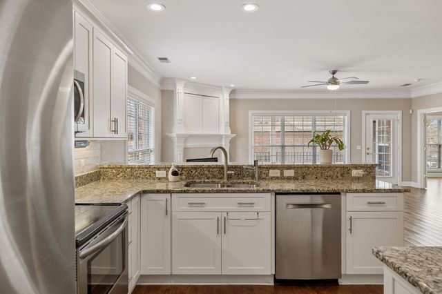 1075 Isaac Franklin Dr, Gallatin, TN 37066