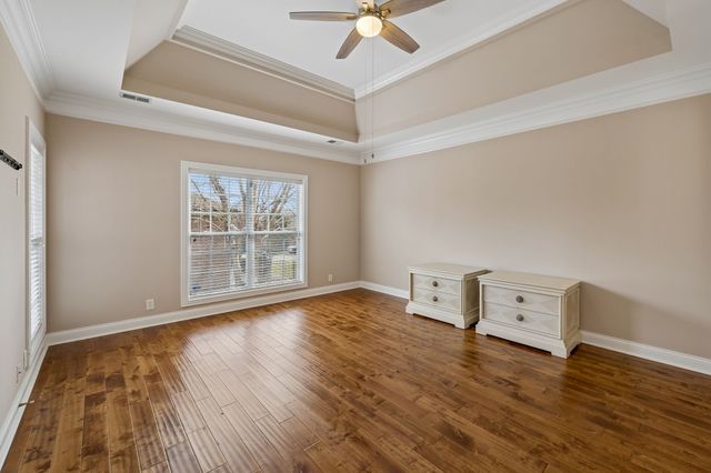 1075 Isaac Franklin Dr, Gallatin, TN 37066