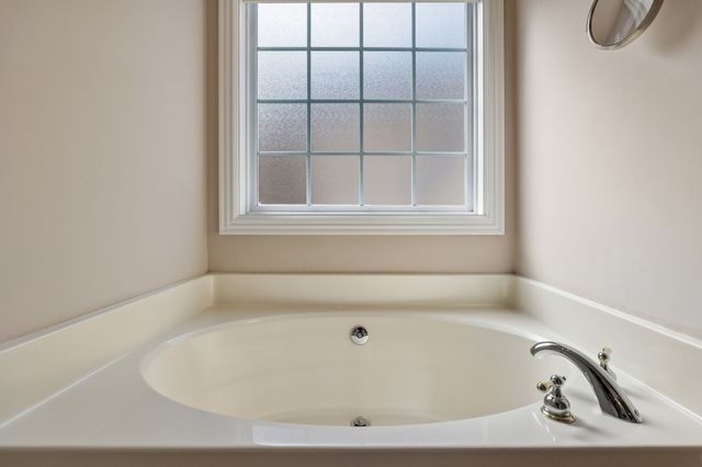 1075 Isaac Franklin Dr, Gallatin, TN 37066