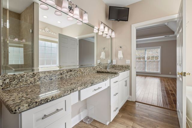 1075 Isaac Franklin Dr, Gallatin, TN 37066