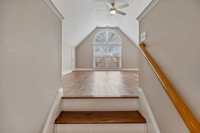 1075 Isaac Franklin Dr, Gallatin, TN 37066