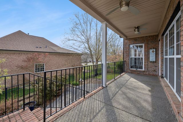 1075 Isaac Franklin Dr, Gallatin, TN 37066