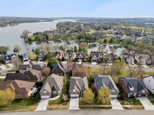 1075 Isaac Franklin Dr, Gallatin, TN 37066