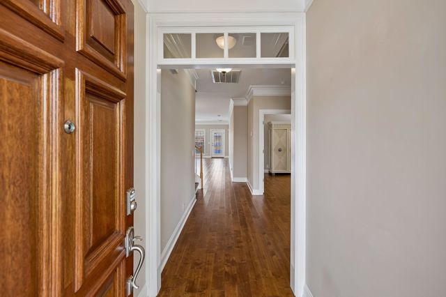 1075 Isaac Franklin Dr, Gallatin, TN 37066