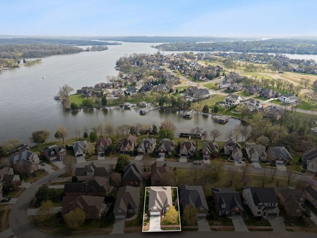 1075 Isaac Franklin Dr, Gallatin, TN 37066